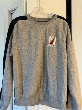Nautica Men’s Gray Crewneck Sweatshirt with Navy Shoulder Panels and Red Logo